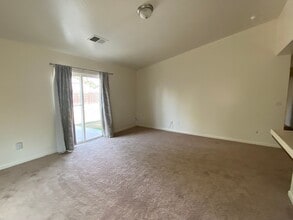 3238 Newport Ave in Visalia, CA - Building Photo - Building Photo