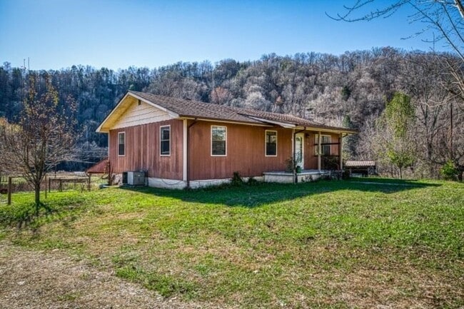1749 Stinking Creek Rd in Lafollette, TN - Building Photo - Building Photo