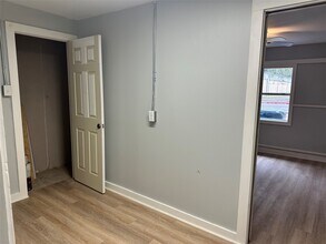 912 W Cleveland St in Alvin, TX - Building Photo - Building Photo