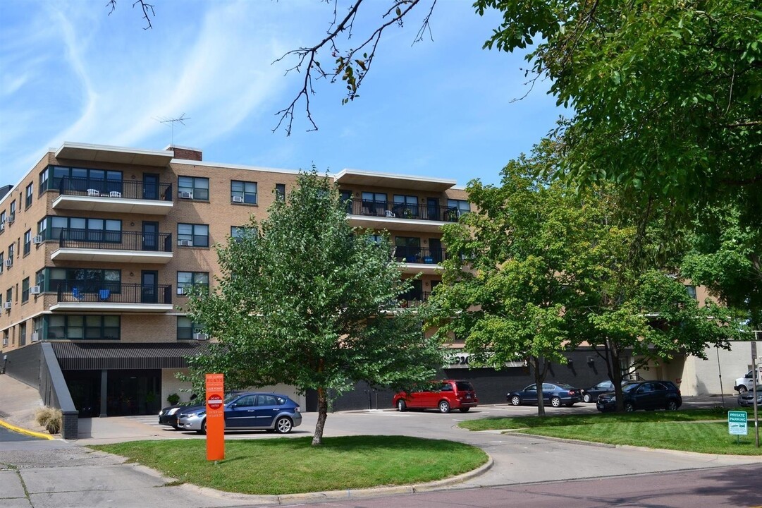 2920 Dean Parkway Apartments in Minneapolis, MN - Building Photo