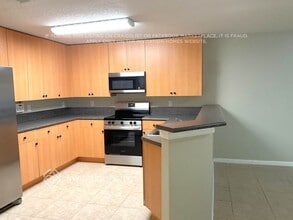 541 Alejandro Ln in Greenacres, FL - Foto de edificio - Building Photo