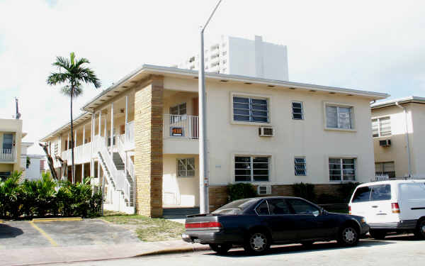 6882 Harding Ave in Miami Beach, FL - Building Photo