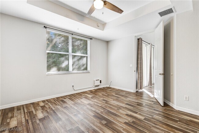 property at 1365 Mariposa Cir