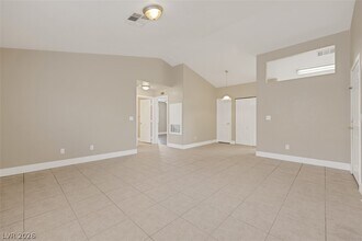 719 Anne Ln in Henderson, NV - Building Photo - Building Photo