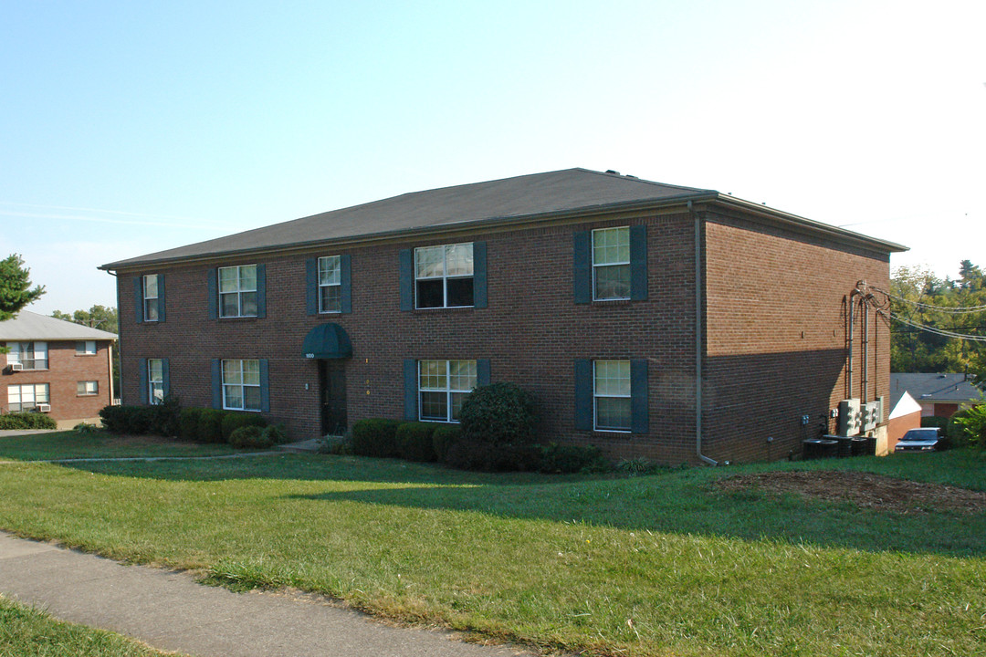 1600 Alexandria Dr in Lexington, KY - Foto de edificio