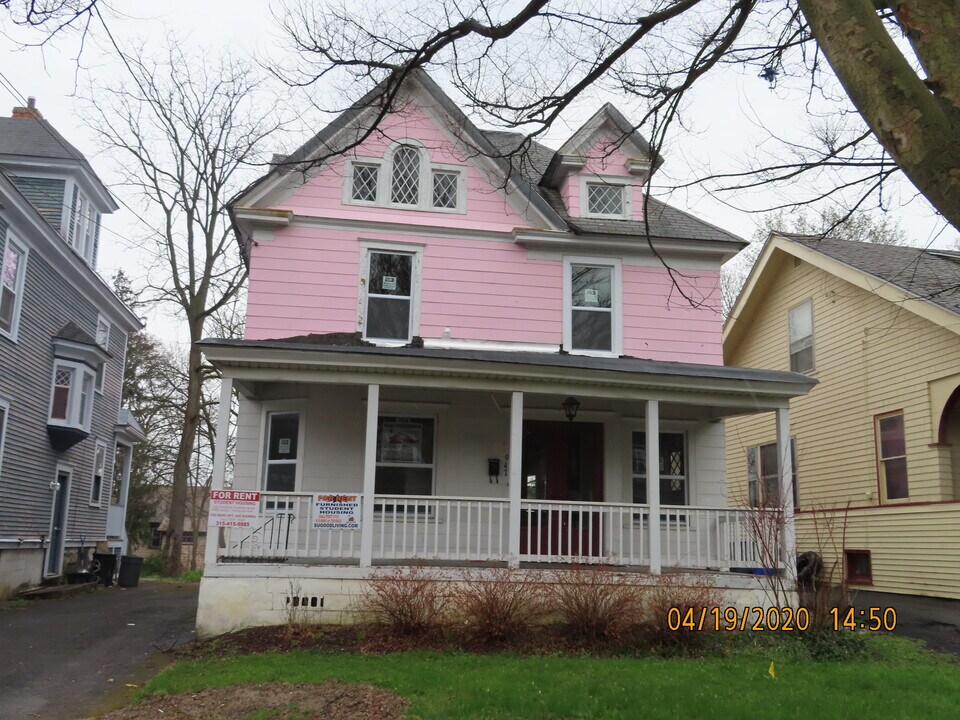 947 Westcott St in Syracuse, NY - Building Photo