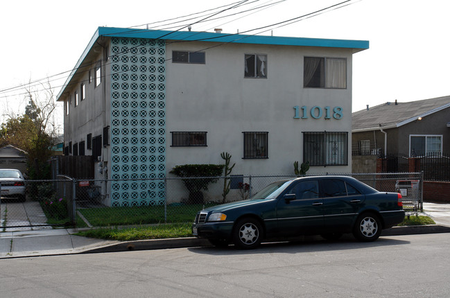 11018 Acacia Ave in Inglewood, CA - Building Photo - Building Photo