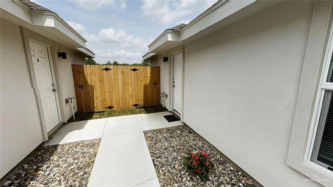 3413 Golden Dr-Unit -1 in Edinburg, TX - Building Photo - Building Photo