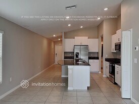 11292 Riley Pines Cir in Gibsonton, FL - Building Photo