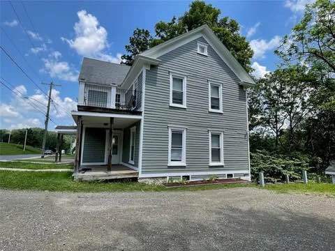 44 Clinton St, Unit B in Oneonta, NY - Foto de edificio - Building Photo