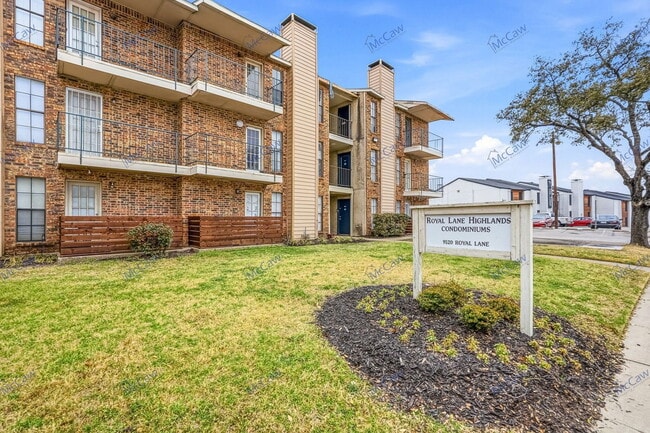 9520 Royal Ln in Dallas, TX - Foto de edificio - Building Photo