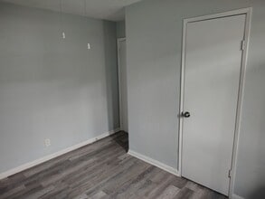 1405 Yosemite Dr in Bakersfield, CA - Building Photo - Building Photo