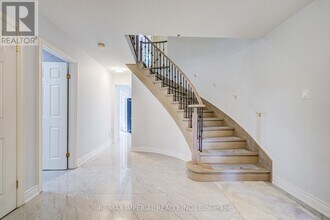 36 Marlena Dr in Toronto, ON - Building Photo - Building Photo