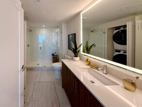 423 SW 7th St, Unit A1 in Miami, FL - Building Photo - Building Photo