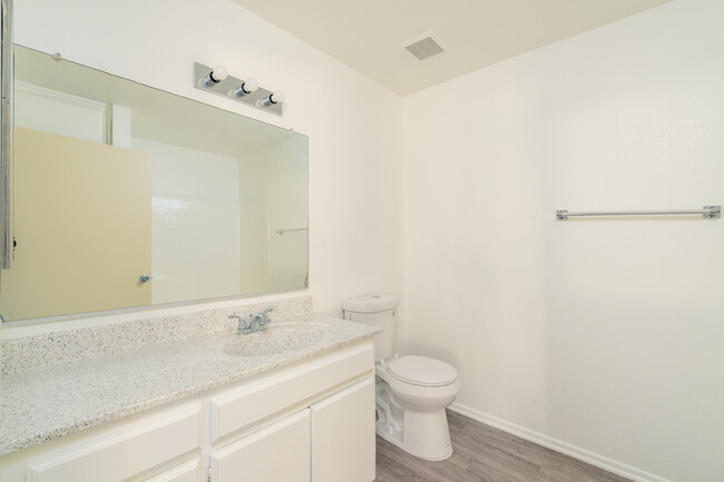 Rosamond Garden Apartments in Rosamond, CA - Building Photo - Interior Photo