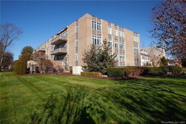 1028 Farmington Ave in West Hartford, CT - Building Photo - Building Photo