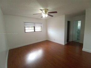 6533 NW 170th Ln in Hialeah, FL - Building Photo - Building Photo