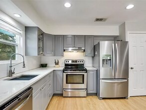 6406 Auburn Dr in Austin, TX - Building Photo - Building Photo