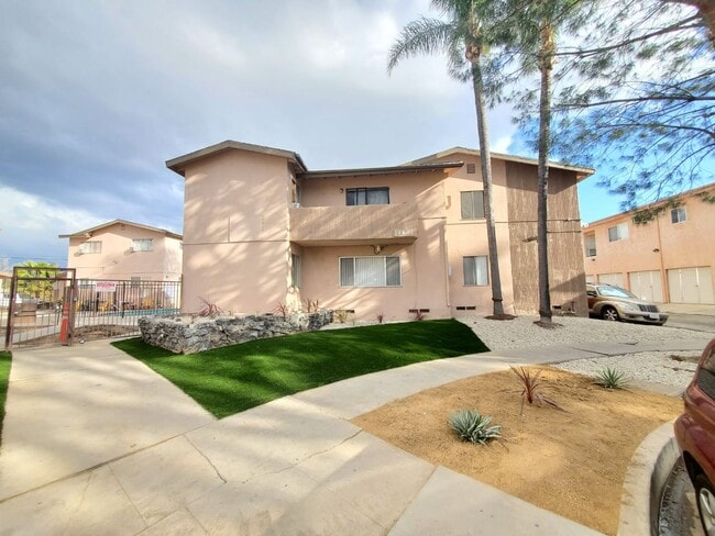 19401 Haynes St in Los Angeles, CA - Building Photo - Building Photo