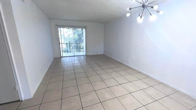 6080 Forest Hill Blvd in West Palm Beach, FL - Foto de edificio - Building Photo