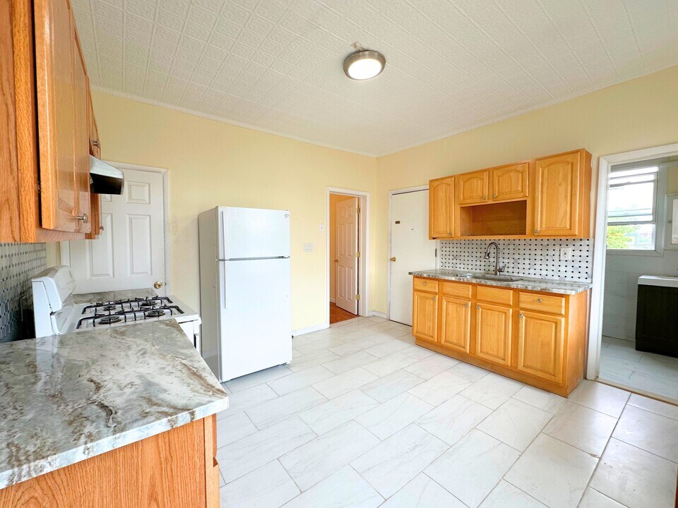 182-184 Knickerbocker Ave, Unit 2 in Paterson, NJ - Foto de edificio