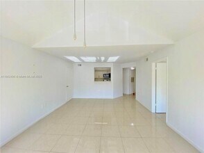 10440 SW 156th Ct in Miami, FL - Building Photo - Building Photo