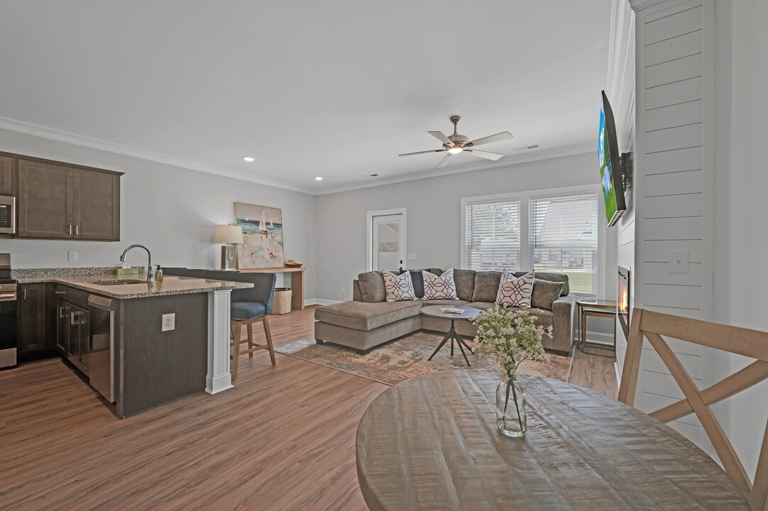 2105 N Kali Ln, Unit A in Greenville, NC - Foto de edificio