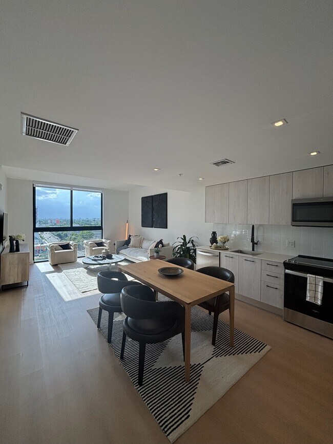 60 NW 31st St, Unit A05 in Miami, FL - Building Photo - Building Photo