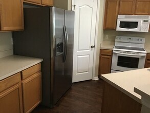 5831 Wrenwater Dr in Lithia, FL - Foto de edificio - Building Photo