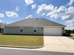 901 Hedgefield Way in Prattville, AL - Building Photo - Building Photo