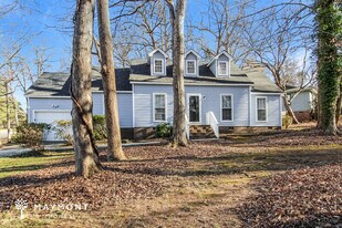 100 Laurel Oak Ln in Irmo, SC - Building Photo