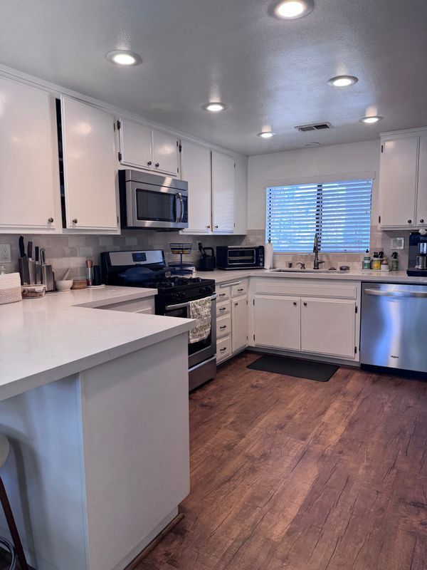 1645 Copa De Oro Ct in Thousand Oaks, CA - Foto de edificio - Building Photo