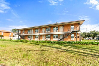 3420 Jackson Blvd, Unit 3420 Jackson Blvd Apt E in Chalmette, LA - Building Photo - Building Photo