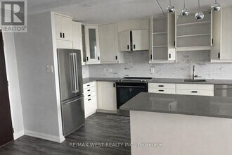 2 Glamorgan Ave in Toronto, ON - Building Photo - Building Photo