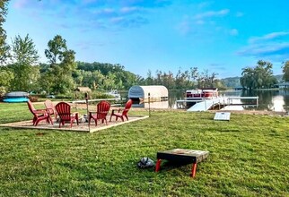 11765 Patterson Lake Dr in Pinckney, MI - Building Photo - Building Photo