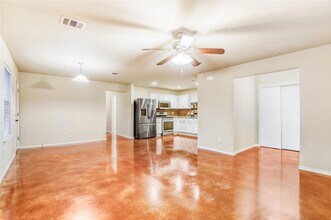 4620 Best Way in Austin, TX - Foto de edificio - Building Photo