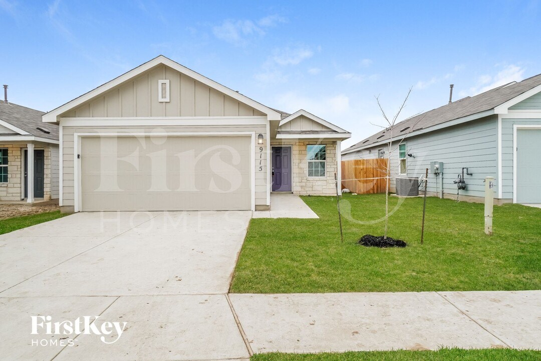 9115 Griffith Run in Converse, TX - Building Photo