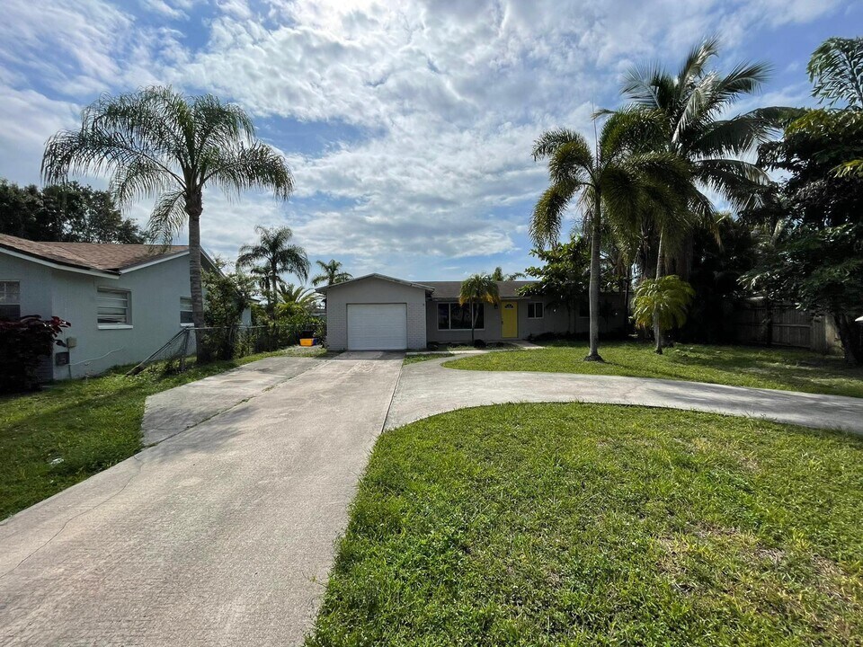 22788 SW 65th Way in Boca Raton, FL - Building Photo