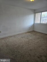 541 Wilson Bridge Dr in Oxon Hill, MD - Foto de edificio - Building Photo
