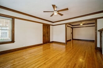 5719 N Meade Ave, Unit 11 in Chicago, IL - Foto de edificio - Building Photo