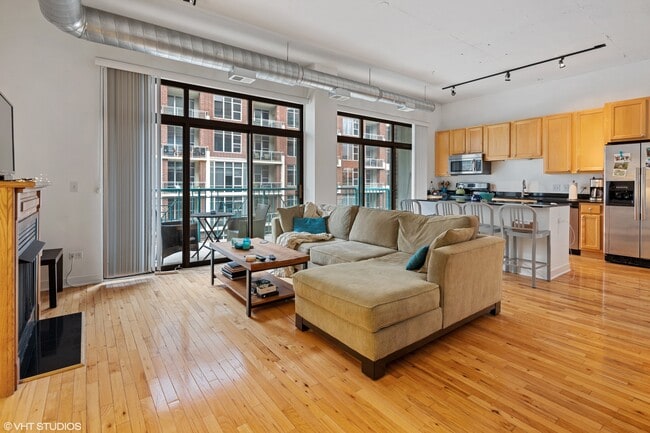 910 W Madison St in Chicago, IL - Foto de edificio - Building Photo