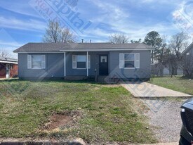 3932 SE 10th St in Del City, OK - Building Photo