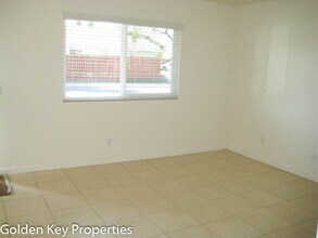 235 Holiday Way in Oceanside, CA - Building Photo - Building Photo