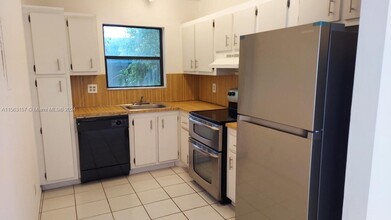 2240 Van Buren St, Unit B1 in Hollywood, FL - Building Photo - Building Photo