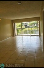 9033 Wiles Rd in Coral Springs, FL - Building Photo - Building Photo