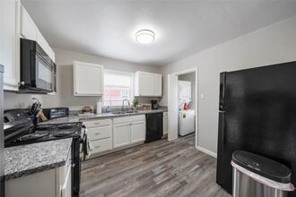 2111 8th Ave N in Texas City, TX - Building Photo - Building Photo