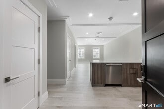 1990 Bronson Rd in Fairfield, CT - Building Photo - Building Photo