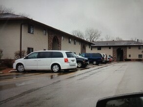 1733 Maricopa Dr, Unit 1733-DMaricopaDr. in Oshkosh, WI - Foto de edificio - Building Photo