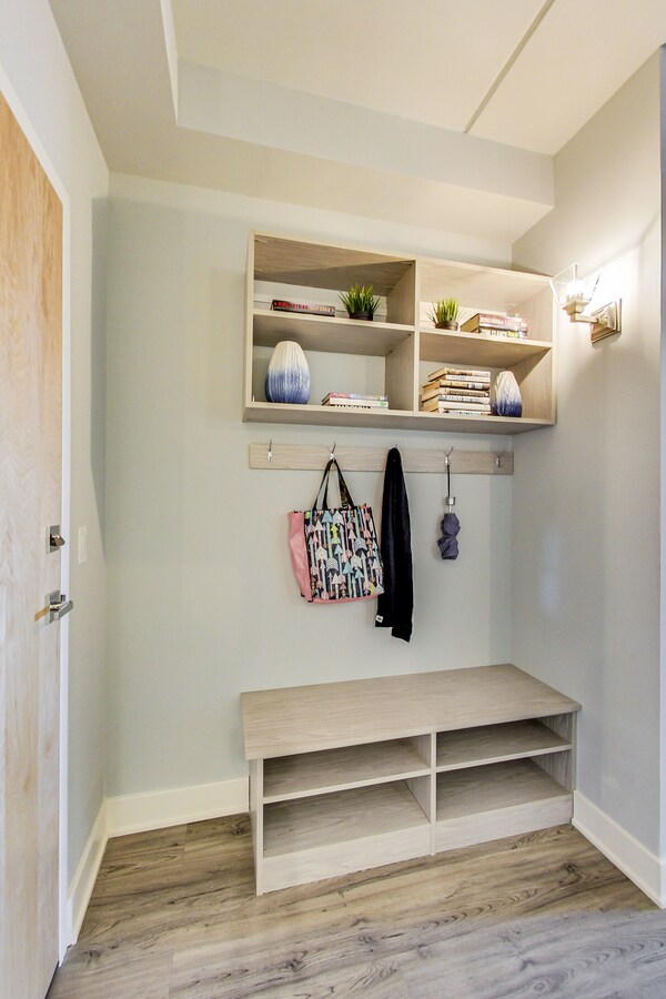 300 division, Unit 708 in Chicago, IL - Building Photo - Building Photo