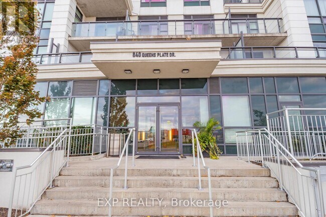 840 Queens Plate Dr in Toronto, ON - Building Photo - Building Photo